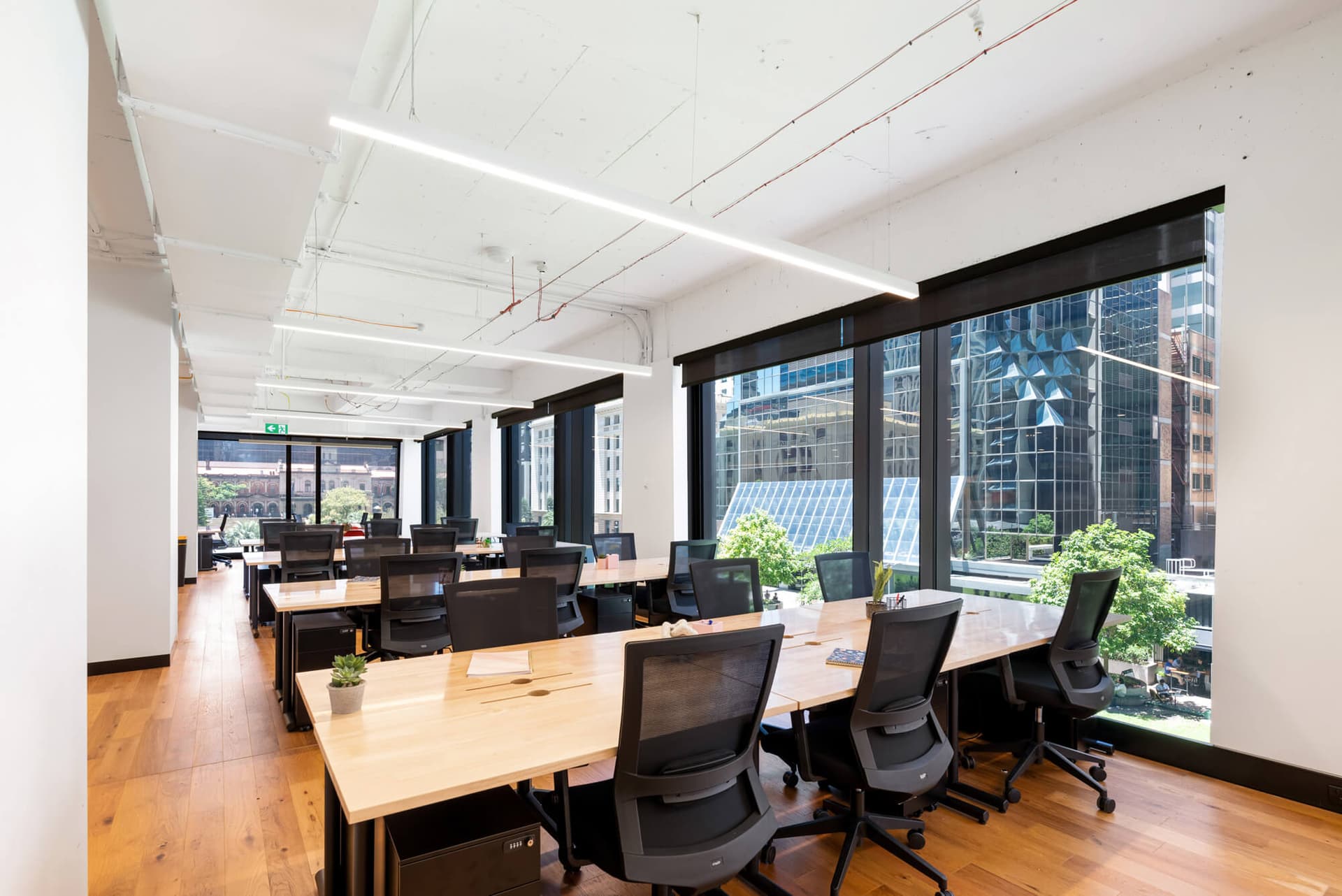 Large office space with street view at Workspace365 Brisbane.